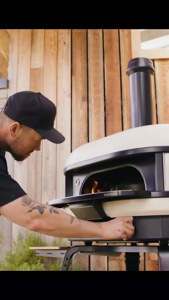 GOZNEY X GRILLOFT
IIkone. Innovation. Steinofen-Performance.
Design: Ein echter Blickfang für jede Terrasse.
Hitze: In Rekordzeit auf über 500°C für die perfekte Pizza.
Vielseitigkeit: Rollender Ofen von Neapolitanischer Pizza bis zum Steak.
Profi-Qualität: Gastronomie-Technik für dein Zuhause.
Statement: Die Revolution des Pizza-Backens.
📍 Bald zur Eröffnung in Neumarkt!
#Grilloft #Gozney #Pizzaofen #OutdoorCooking #GozneyDome #GozneyRoccbox #PizzaLover #Neumarkt #Regensburg #Nürnberg #Neueröffnung #ComingSoon #Grillen