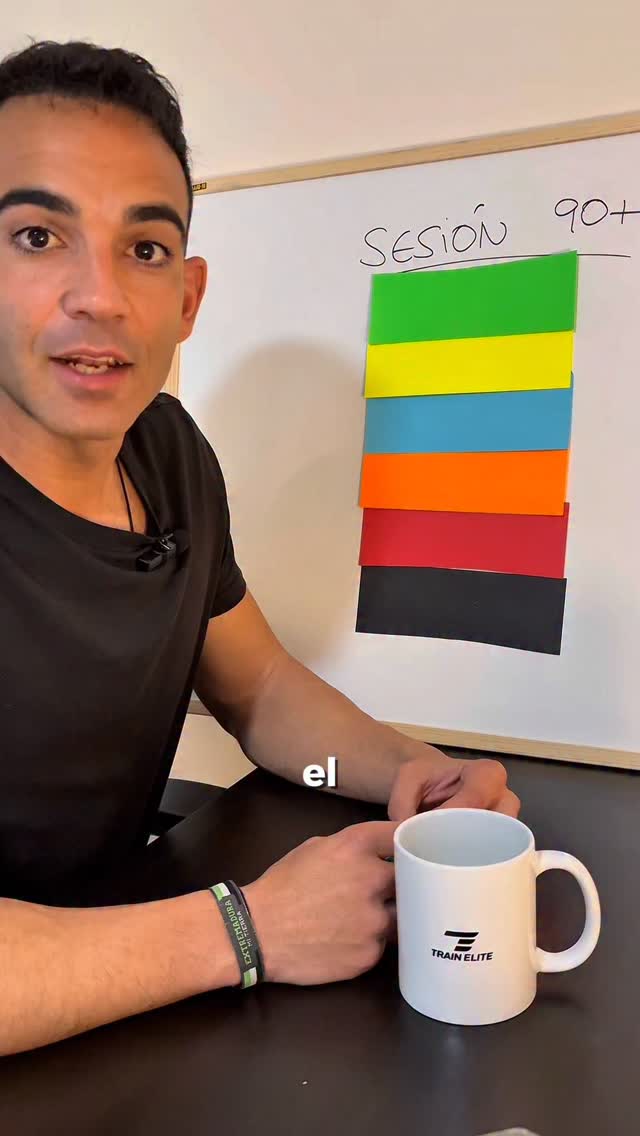 📚MÉTODO TRAIN ELITE 🏗️
Una arquitectura de piezas donde cada una cumple una función fisiológica determinada:
🔹 RESET 🧘♂️
Regulamos el cuerpo. Bajamos tono, descargamos y reorganizamos para partir de un punto neutro.
🔹 PREP 🔄
Activamos el sistema motor. Preparamos articulaciones, core y apoyos para moverse bien.
🔹 FAST ⚡
Trabajamos velocidad y reactividad. Aquí entra la explosividad y la coordinación rápida.
🔹 FUERZA HIGH 🏋️♂️
Construimos fuerza máxima y estructura. Es la base para producir fuerza de verdad.
🔹 FUERZA SLOW 🧱
Control, estabilidad e integración. Aprendemos a sostener y dirigir la fuerza.
🔹 LONG 🫁
Resistencia y capacidad aeróbica avanzada. Ayuda a absorber carga y sostener el rendimiento.
—
No son bloques sueltos.
Cada pieza cumple una función fisiológica concreta. 🧠
📌 Guárdalo y compártelo con tu equipo.
#trainelite #metodo90+ #entrenamiento #futbolista