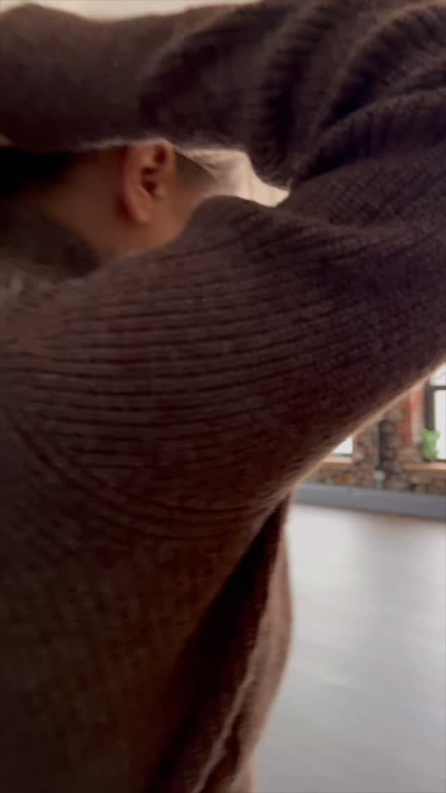 The REWILDING WORKSHOPS began with my own quest to live more fully.
I remember sitting in ritual space for the first time and just sensing this deep rooted feeling of being held in the space.
So grounded.
So calm.
As if every cell of my body had awakened to something deeper.
As if I had never felt more alive.
Connected to myself.
A freedom in my skin knowing that my sensitivity wasn’t a curse … it was a superpower I had to learn to master.
…from that moment I knew that I had to serve this medicine.
So I trained Somatically and now it’s my greatest honour to hold space for women seeking that same depth.
🤍
#somatichealing #somaticexperiencing #meditation #breathworkhealing #womeninspiringwomen