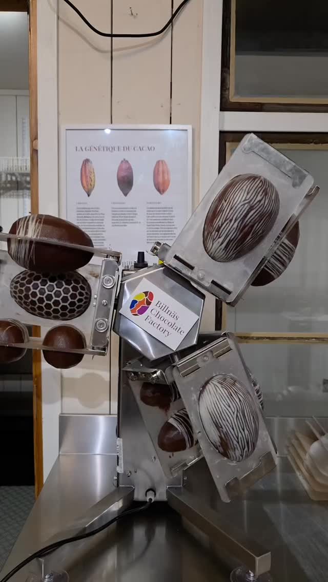 Our Easter eggs in the making. Already available at our shops and at our Iso-Omena pop-up. See you there! #billnäschocolate #billnäsinruukki #fiskarsvillage #pääsiäismuna #visitraasepori
