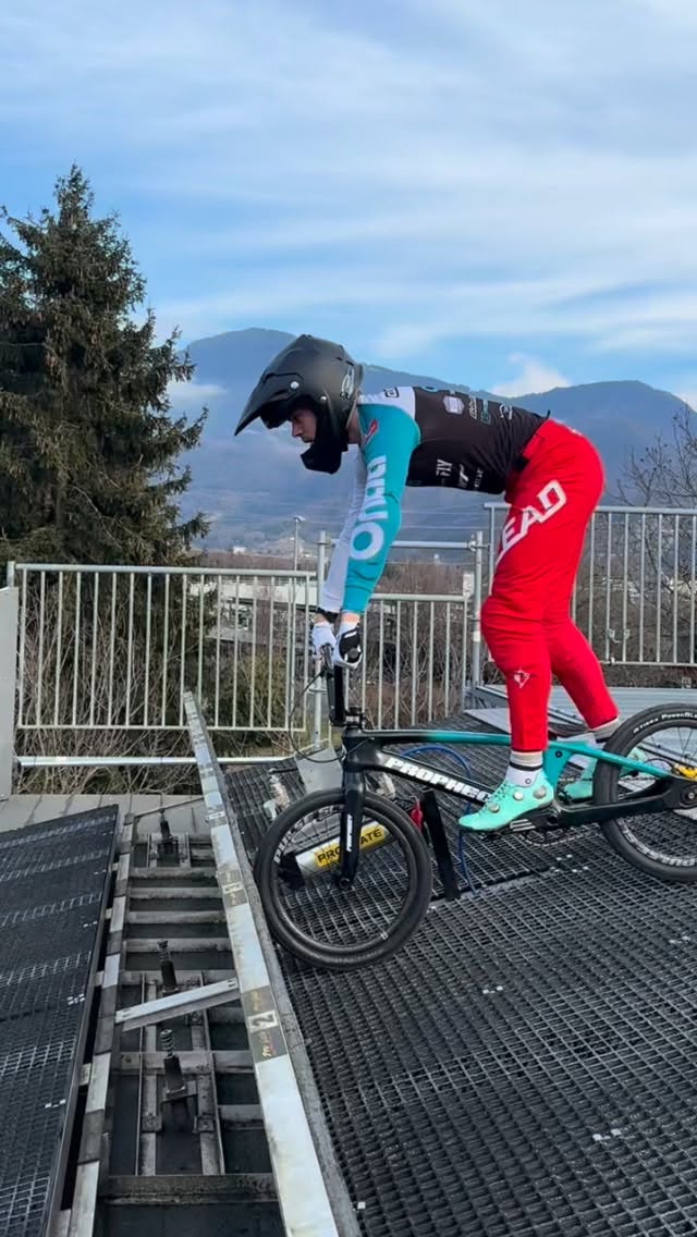Prépa hivernale en cours 🔋 On profite des bonnes conditions pour s’entraîner avec un groupe au top 🚀