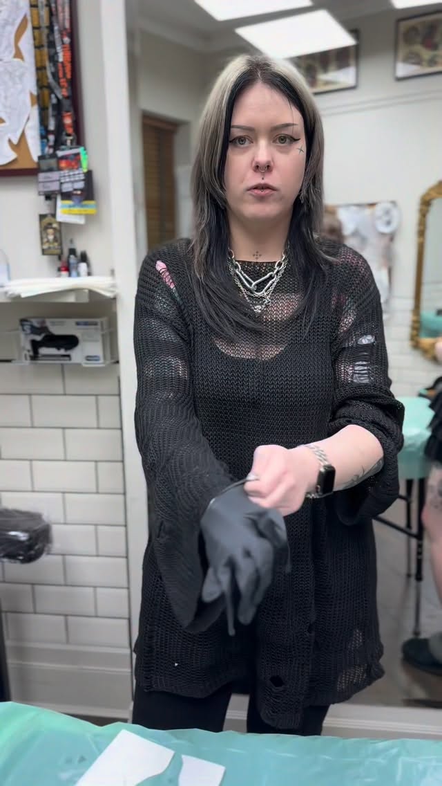 Only pretty tats with @vil_tattoo ✨
For some sweet flash or custom tats just send Vil a dm, alternatively visit our website for our online enquiry form 🫶🏻
#facetattoo #tattoostudio #tattoo #londontattooartist #finelinetattoos