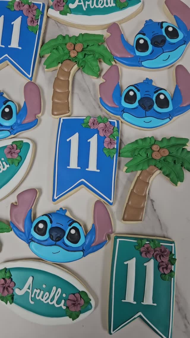 Can we just jump to the summer vibes now!?!?
#summerbeachdays #sugarcookies #customcookies #custombaker #shopsmallct