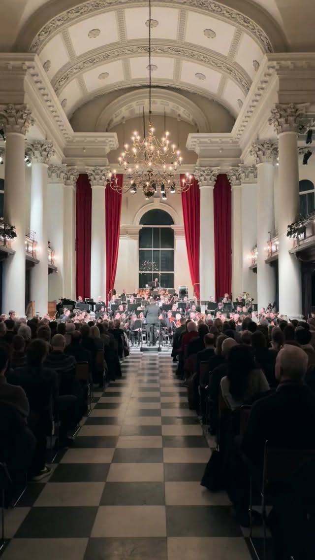 If you’re a longstanding attendee at our concerts, you’ll know we like to do things a little differently (anyone remember our themed cocktails?! 🍹). Saturday marked the third time we used spoken word to bring even more magic to the world of ballet, masterminded by our Artistic Director Alex Fryer. And in the superb surroundings of Smith Square Hall, we think you’ll agree it was pretty special 🩰🎻🎶