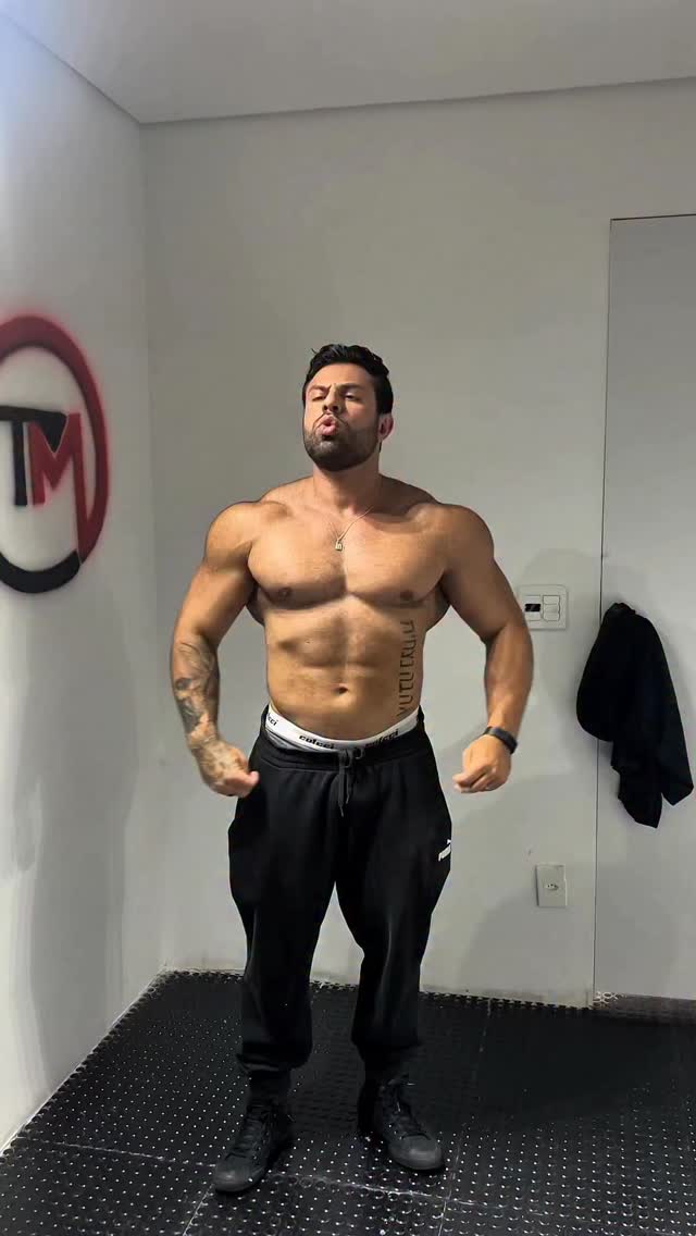 JÁ PRA MOTIVAR TUA SEGUNDA-FEIRA, PAPO RETO 😅🫡
E você, o que considera mais importante pra ficar grande?
Seja sincero 💪