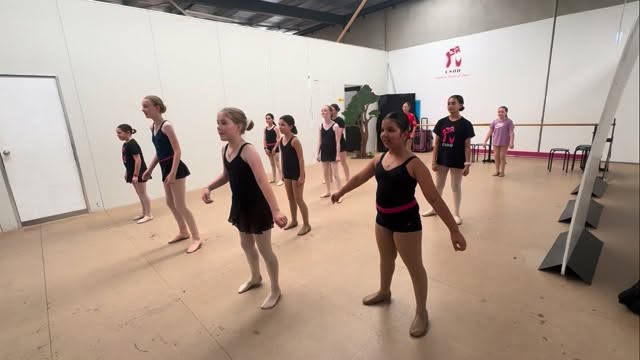 🩷🖤 SATURDAYS🩷🖤
When your class hears this song come on during drills and all decide to do the tik tok dance! 😂
🩷🖤🩷🖤🩷🖤🩷🖤🩷🖤🩷🖤🩷🖤🩷🖤🩷🖤🩷
#jazzclass #ravenhall #dance #trials #carolinesprings