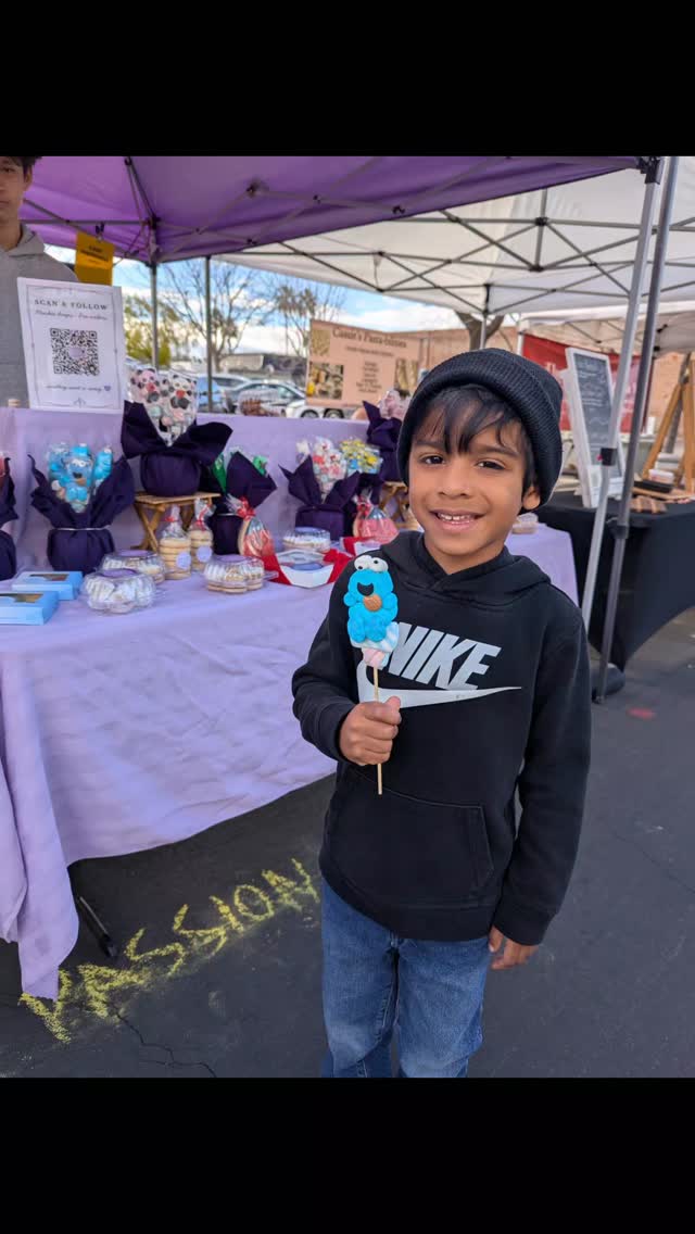 Come say hi! We got the Marshmallows & the cookies #alfajores #cookies #womanowned #sundayvibes