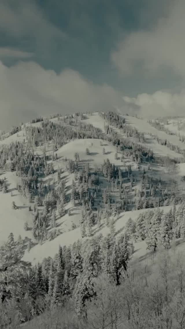 Powder Haven represents a quieter, more conscious form of mountain luxury.
12,000 acres of private land in Utah’s Wasatch Range.
Secluded skiing, architecture embedded in the landscape, and winter experienced as something personal — not performative.
For UNIQUELUXURY.TRAVEL, this is not a destination.
It is a state of mind, chosen by those who value space, silence,
and the rare privilege of owning their time.