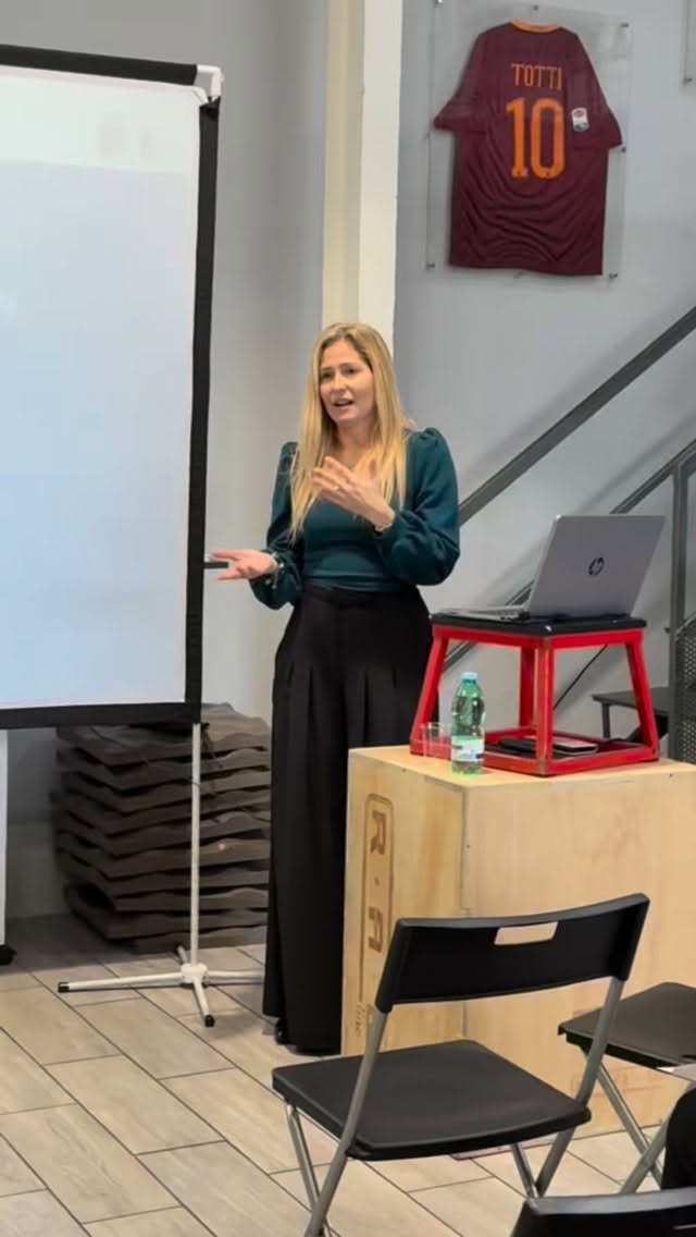 Recap del primo incontro “BENESSERE AL FEMMINILE “ 🎙️💕 !
Tante informazioni, confronto tra donne con un mix di risate e consapevolezza sul corpo femminile !
Grazie a tutte le partecipanti 🤍!
Ci vediamo la prossima volta
Un progetto curato da @giorgiab_evolutioncoach
Tutto ciò da
Perform| Il centro per il tuo benessere