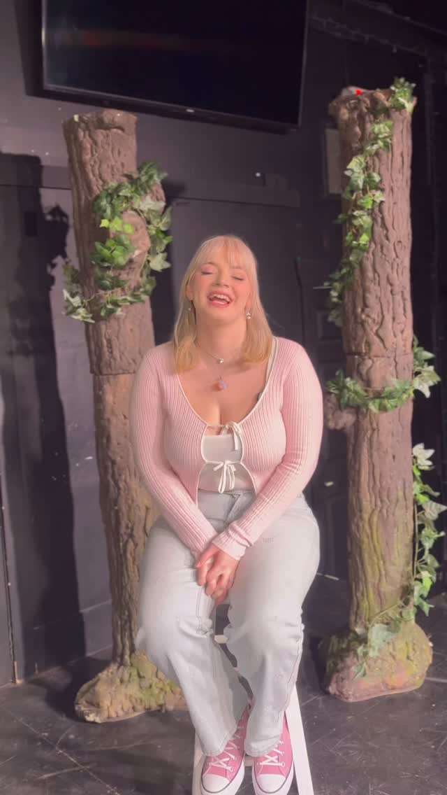 Last months Pushing Dragons campaign left us off with quite a cliffhanger as we learned Seraphae’s sister Katarina is getting married to Artemis Gravestone. In anticipation for this Saturdays show when we find out how that goes, get to know @beingbriannalynn , the performer behind the elven artificer with daddy issues.
Get your tickets now!
Pushing Dragons is sponsored by @divergentrealms
#dungeonsanddragons #dnd #dndimprov #pushingdragons #pushnfk