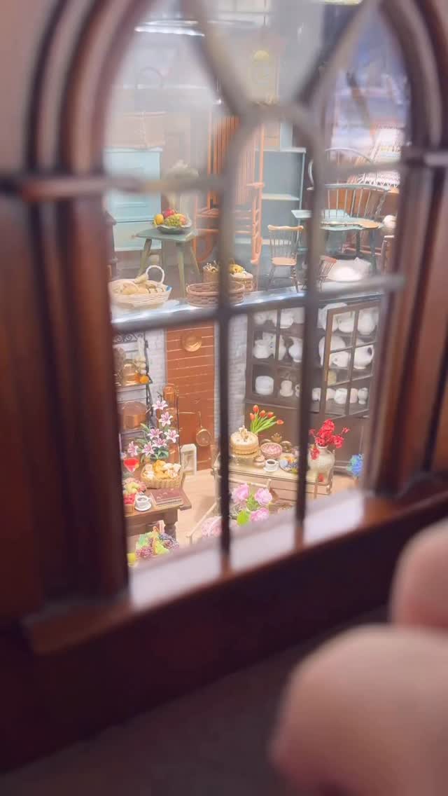 👀see at my Georgian style cabinet house filled with some of my Miniature treasures! Still lots of work to be done on it (and btw the work is never done on it) but it does bring me lots of joy! Have a great weekend, everybody!😊