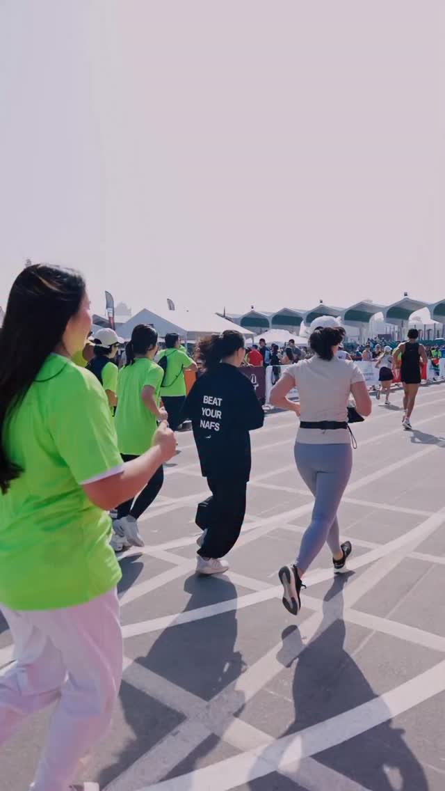 A boxing ring in the middle of Dubai Marathon 2026 🥊🔥
From running tracks to real boxing action, nonstop energy, hands-on coaching, and amazing interaction with everyone who stepped in.
Huge thanks to Dubai Marathon for the platform and the love 🤍
#EMDFitness #DubaiMarathon2026 #BoxingDubai #FitnessCommunity #FightEnergy