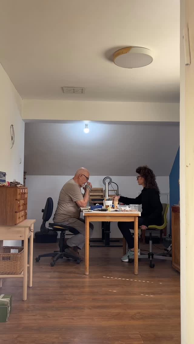 כשמחירי הזהב עולים,
זו הזדמנות מושלמת
לשלב אותו עם כסף ✨
השילוב מאפשר צבעוניות מרעננת
ועומק חדש לתכשיט שאתן כל כך אוהבות,
אחד ה׳בסט סלרס׳ של קופרוומן.
וכמובן דרגת מחיר נוספת,
למי שחשקה נפשה בשרשרת שמות במחיר יותר נגיש ✨
אז! קטגוריה חדשה נחתה באתר
שרשראות שמות משולבות זהב וכסף
כל המשולבות היפות האלה בהטבה עד ולכבוד יום המשפחה
לינק בביו ❤️