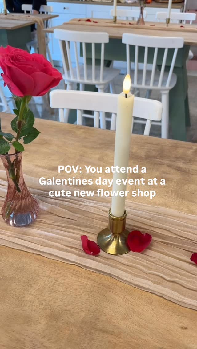 We have been loving hosting private parties in the our new space as well as our public classes! Check out this cute private client and networking event we had yesterday for Galentine’s Day! Did you know you can byob your own food and drinks while playing with flowers!
We built this space to bring people together, allow them to relax, connect and be creative and it fills our heart to have people coming to gather here!
Super shout out to @campbellrivercheese for the amazing charcuterie spread!