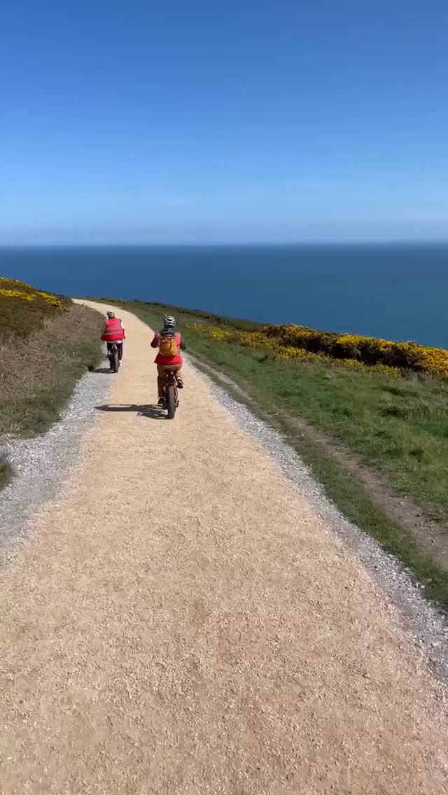 Cycle the beautiful Dublin Coastal Trail.
Ready to feel the breeze and spark your curiosity? Grab your helmet and join us for Dublin's best panoramic e-bike adventure!
#howthadventures #10YearsOfHowthAdventures #dublin #dublinireland #dublincoastaltrail