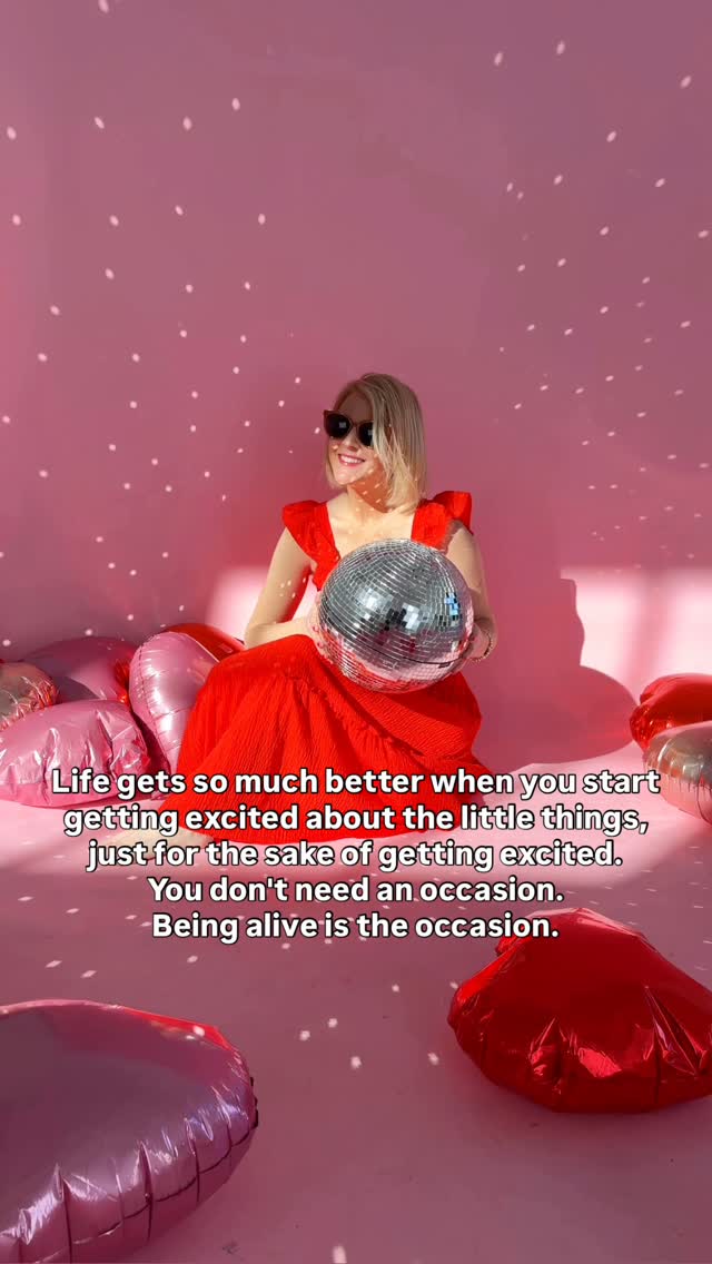 You don’t need a birthday, a holiday, or permission.
Light the candle (even if you’re just washing dishes).
Wear the cute dress.
Give the just-because gifts.
Buy flowers on a week day.
Romanticize your life to make ordinary days feel special.
We only get so many Mondays —
don’t wait to enjoy them! ✨
.
.
.
#romanticizinglife #romanticizeyourlife #thelittlethings #okcsmallbusiness #mondaymoods