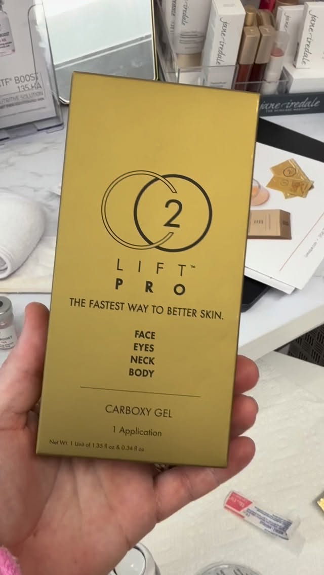 I love my clients! Today we are hosting a customer appreciation day to say thank you to all of you who have supported me over the years. Raquel was in early this morning getting treated and moments like this remind me why I do what I do. Your loyalty, trust, and belief in my vision mean everything. This community weāve built is so special to me. Thank you.
I will be here till 6pm today - stop by to say hello, enter our door prize draw and get a gift bag filled with all of our favourite products