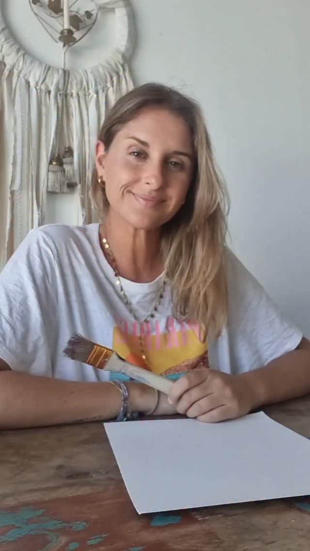 🎨🌻 Crear con el único fin de crear.
¿Qué pasa si "queda feo"? ....
¿Qué pasa si se desparrama?
¿Qué pasa si "no resulta"?
No pasa nada...
Lo unico que puede pasar, es que vuelvas a confiar en tu soltura y espiritu creativo.
Te abrazo🫂🫂🤍
#creatividad #watercolor #mindfulart #acuarela