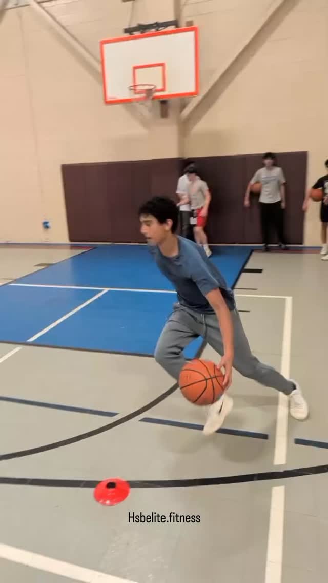 Great shooters aren’t born — they’re trained.
We focus on shooting mechanics, confidence, and consistency.
#ShootingTraining #BasketballShooters #TexasBasketball #HSBElite #YouthTraining