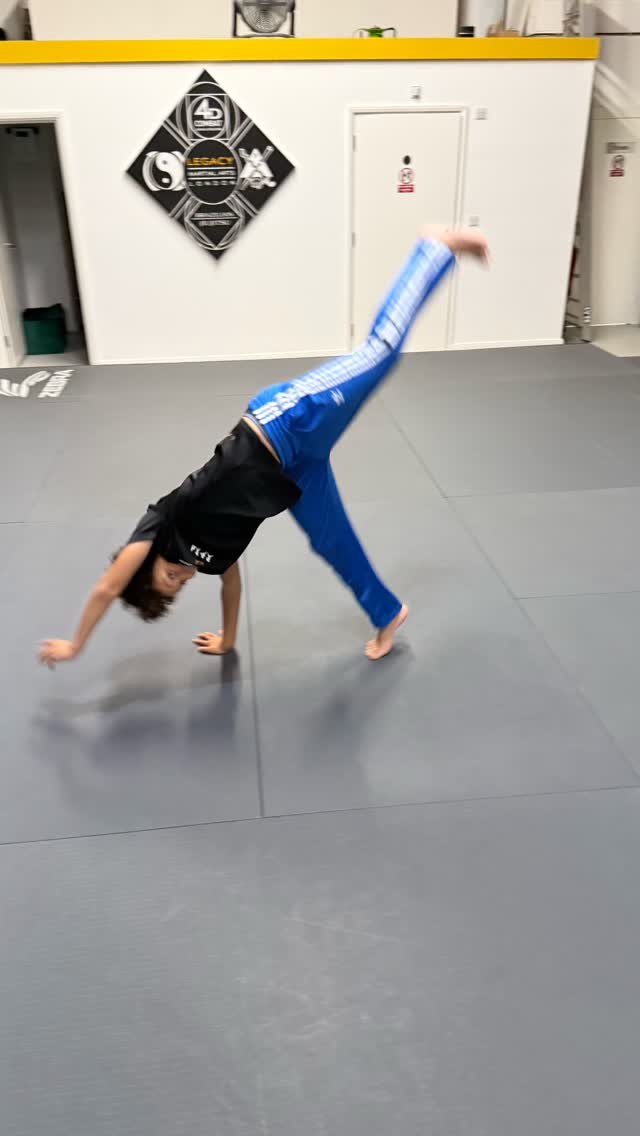 Capoeira is often described as a “hidden workout” for kids. They think they’re playing games and making music; we know they’re building the foundations for a healthy, confident life.#hoxton #confidenceforkids #kidscapoeira #afterschool #mum