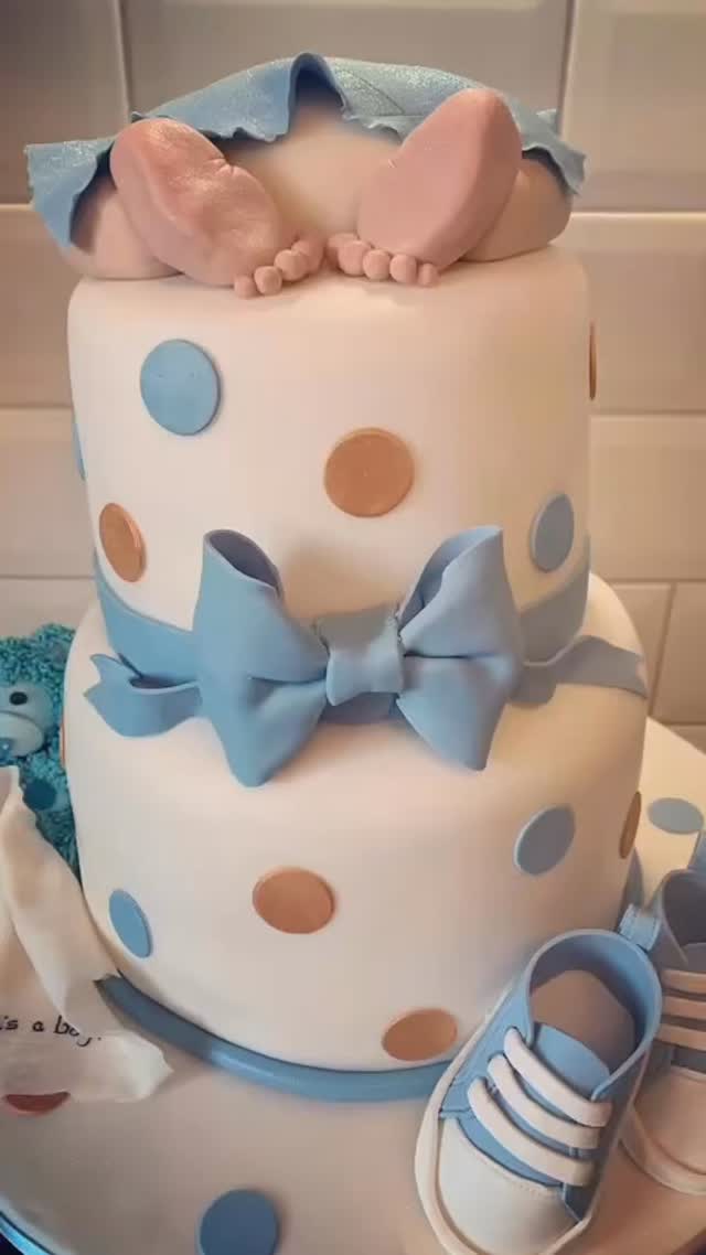 #sayitwithcake #babyshowercake #celebrationcakes #cupcakes #babyshowercupcakes