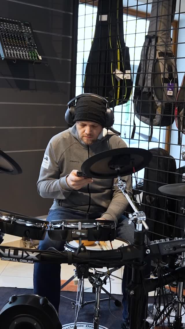 „Kein Schwein ruft mich an“? - Zum Glück ganz anders bei uns! 📞😉
Wir bekommen täglich so viele Anrufe von euch und eure Kommentare zum Wunschkonzert freuen uns jedes Mal sehr.
Was wünscht ihr euch als Nächstes? Schreibt es in die Kommentare👇
#wunschkonzert #drumset #musocstore #zellamsee #schlager