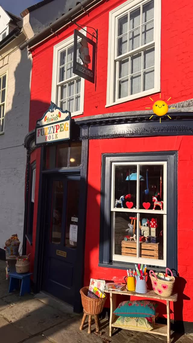 Thank the lord for sunshine ☀️
Could actually put stuff outside at last.
Lovely to see so many folk milling around.
Hope all shops in Bungay had a fab day.
#thesunhasgothishaton #thankssunshine #betterday #bungayshops