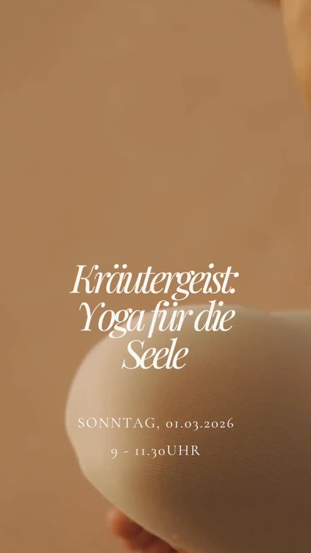 Kräutergeist: Yoga & Kräuterentdeckungsreise
Yoga Stunde mit anschliessender Kräuter Entdeckungsreise zur Entgiftung und Reinigung deines Körpers. 🧘🏻♀️
Was erwartet dich?
Nach einer kurzen Einführung erlebst du einen entschlackenden Yoga Flow mit @ste_lae . Anschliessend zeigt dir @s.a.r.a_v.e.r.a die Verbindung zwischen Naturprodukten und deren Wirkung. 🌱
Ob bekannte Planze aus dem Garten oder verstecktes Wunder aus dem Wald - Sara zeigt dir, worauf du achten solltest um deinen Körper zum Frühlingsbeginn richtig reinigen zu können.
60.- inkl. Yoga und Kräuterlebnis 🌿