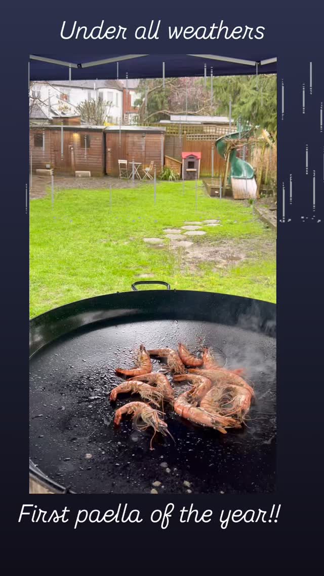 The rain will not stop us!!!
First paella of 2026 for a lovely Christening in Herne Hil today. Guests also enjoyed delicious pintxos
-Anchovy montadito with confit garlic butter
- ibérico ham, tomato tartare and EVOO caviar
-Octo-dog: octopus hot dog, chistorra mayo, padrón pepper, piperra chillies
-Basque beef crostini, aioli, slow roasted cherry tomato, manchego
#bespokecatering #londoncatering #bespokecaterer #spanishcatering