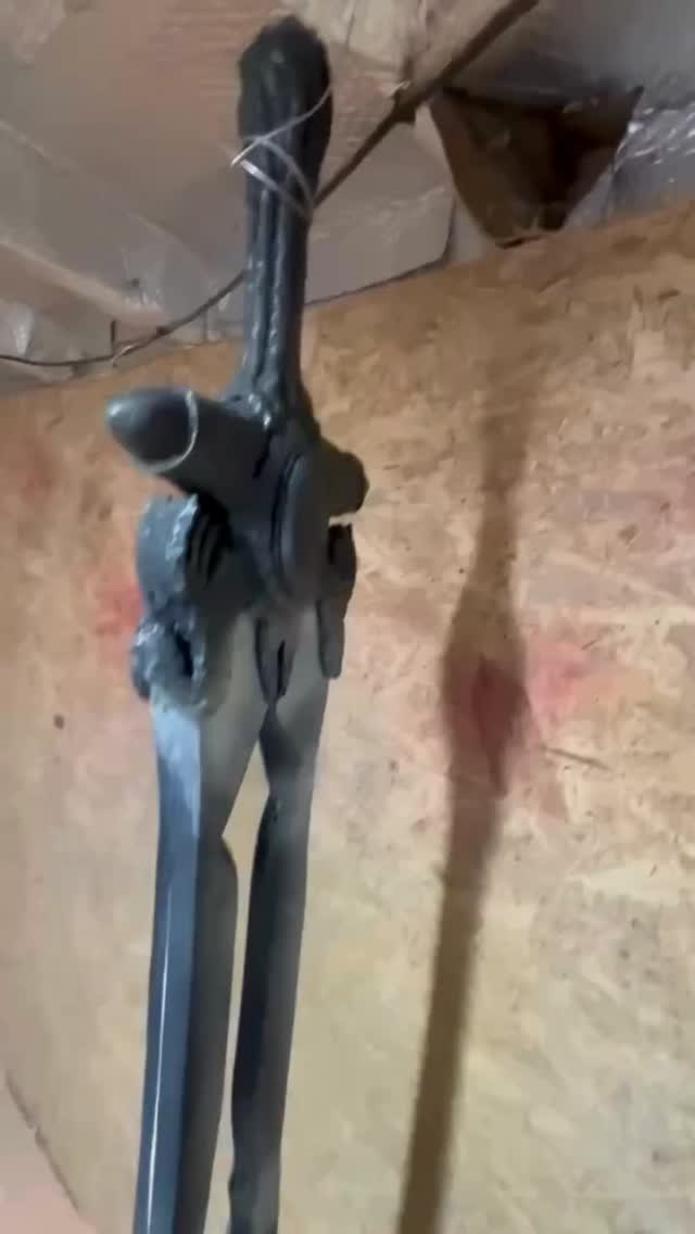 This is where a foam weapon really starts coming to life 👀
Latexing adds durability, flexibility, and that realistic finish.
No shortcuts. Just time, layers, and patience ⚔️
#FoamWeapons #LARPWeapons #CosplayProps #WorkshopLife #HandmadeBusiness TTCcraftworks PropMaker CosplayUK