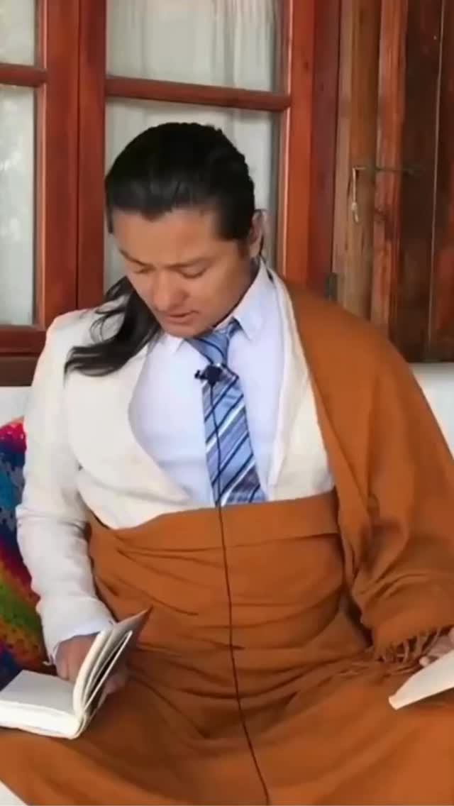 Never forget bodhichitta.
This is an excerpt from a teaching Do Tulku Rinpoche gave on The Way of the Bodhisattva.
We warmly invite you to join our study of The Way of the Bodhisattva, beginning on February 13th, as part of the Bodhisattva Project. Together, we’ll explore the profound meaning of bodhicitta and how to cultivate it in our lives for the benefit of all beings.
✨ Registration link in bio
#DoTulkuRinpoche #WayOfTheBodhisattva #Bodhicitta #BodhisattvaProject #DharmaTeachings