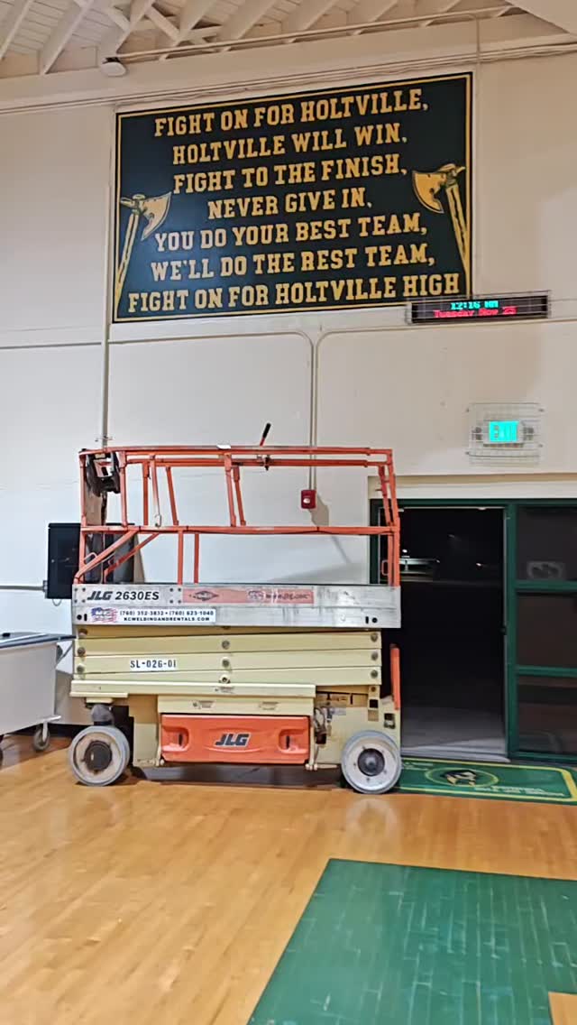 💚🖌️🛡We’re excited to finally share the Holtville High School gym mural, completed this past December! 🛶 ☸💚
A huge thank you to the Holtville community for trusting us with this project — your support made it possible to create something the whole school can be proud of.
#holtvillehigh #fightsong #imperialvalleyart #artmatters