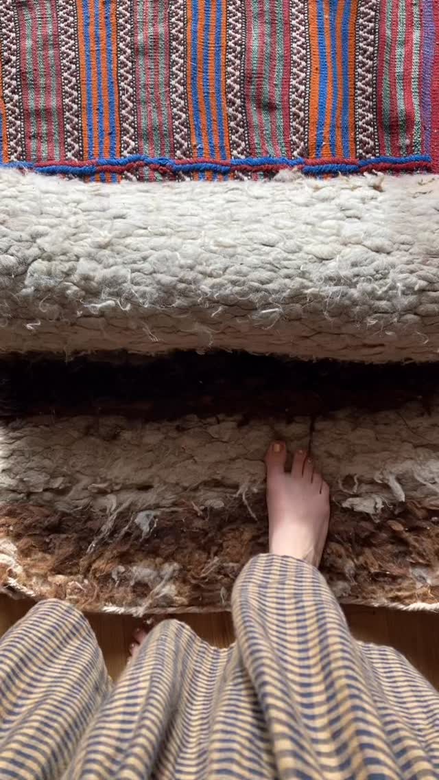 Here is the dreaming rug I made many many moons ago. I wanted to make something to dream in the next chapter and sleep on the earth with. Something that transformed the raw wool of the sheep on the farm I lived and worked on into something of treasure fpr the rest of my life. So here it is. A precious thing.
If you would like to make a small version of one of these beautiful pegloom wool rugs I have a workshop on the 28th feb @potager_garden . We will dream and weave our intensions for the spring in this beautiful studio around the log burner.
#weaving #pegloom #weavinganddreaming #shetlandwool #wool