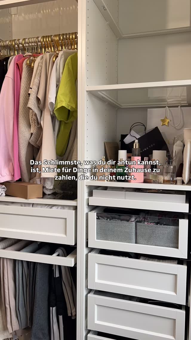 Jedes Ding in deinem Zuhause braucht Platz, nicht nur physisch sondern auch mental. Dein Zuhause spiegelt dich. Zu viele Dinge im Kopf - zu viel Chaos.
Fang an, dein Zuhause in Ordnung zu bringen und lass dein Nervensystem entspannen.
.
Schau der Wahrheit ins Auge und entscheide dich endlich für mehr Ordnung und Klarheit!
Du brauchst Hilfe? Schreib mir eine dm und wir gehen es endlich an!
.
.
.
.
.
.
home organizing | decluttering | familienalltag | ordnungssysteme | ordnung schaffen | schweiz | aufräumhilfe | bern | organisieren | kleiderschrank | aufräumen | thehomeedit
#thun #loslassen #minimalismus #mariekondo #ordnungstipps