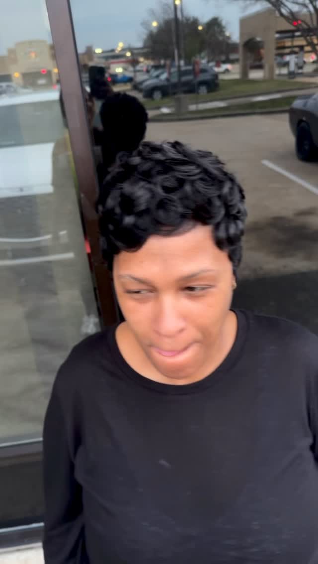 Soft and beautiful 🤩
The important part of growing your hair out from a pixie cut is keeping it healthy. The healthier the hair, the longer and faster it grows.
i’ve been educating women on how to care for their hair in between salon visits! I’m hosting a workshop this Sunday that will teach you how to do just that… Join me! Details and information can be found at www.truestylist.com