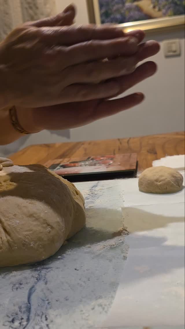 Spomenkine krafne voli cijelo susjedstvo :)
Najbolja ričeta !#homemadefoodswithlove❤️ #tradicionalfooddubrovnik #krafne #fasnik
#food