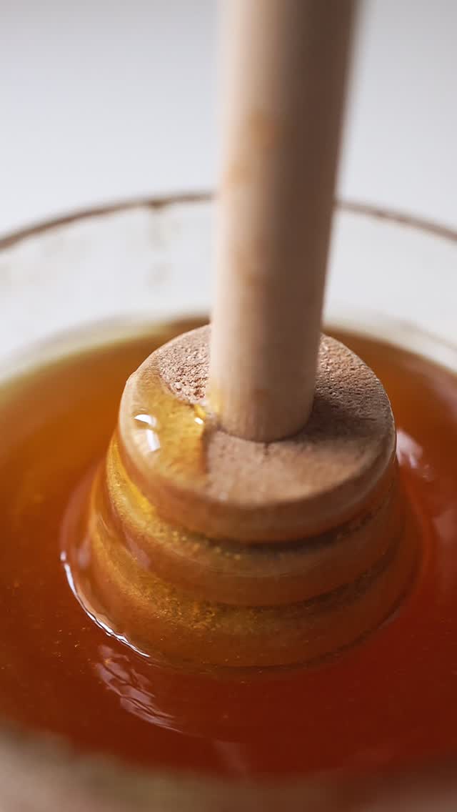 Langsam.
Natur pur. 🍯
#honig #bioimkerei #naturgenuss #slowfood #handwerk