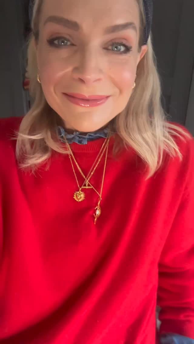 Wearing some red is always a good idea 💋
Happy Friday x
Style - personal style - personal stylist - women’s style - styling - style inspo - personal styling
#personalstylist #personalstyle #ootd #wiwt #mystyle