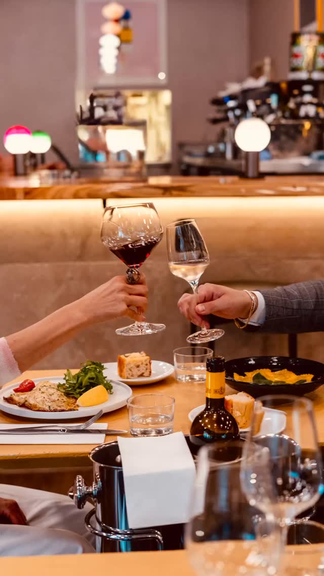 Celebrate Valentine’s Day over beautiful Italian flavours and great wine 🍇🍝✨
With your partner, friends, or family — all love is welcome at Dalla Terra ❤️
Book now – LINKinBIO
#ValentinesDay #DallaTerra #ItalianFoodLondon #vday2026 #CoventGarden #datenight