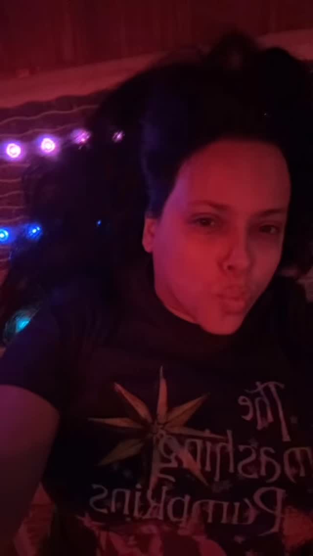 When you have your own personal Dj while recalibrating your nervous system
Chicago’s very own @djmetro16 serving the classics on @b96chicago