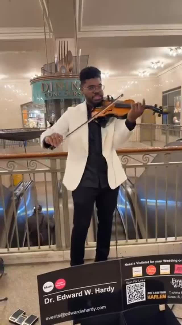 Our response to “When I Was Your Man”:
“Yeah, I can love me better than you can.”
Thanks again @here_to_inspire_you_and_i!🫶🏾
“Flowers” — @mileycyrus 🎻
#flowers #violinperformance #selflove #subwayseries #grandcentralterminal
