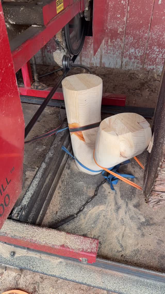 So after gluing these pieces together and then carving it up to look more natural and to the desired shape we ran into the problem of making sure the base was to the desired height and completely flat. Well, here is the solution for that problem.
Growing up this was a completely normal way of handling an issue.
GIT ER DUN😂
#woodworking
#problemsolving
#problemsolved
#rednecklife