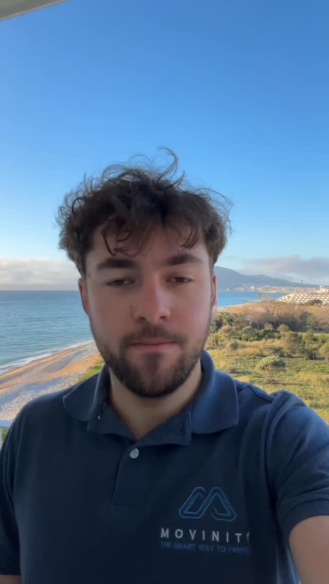 Suivez une journée avec l’équipe @brusselscyclingproject2030 en stage à Calpe ☀️🚴♂️
Sous le soleil espagnol, les kilomètres s’enchaînent, la condition monte… et la motivation aussi 🔥
Programme :
7h30 : Petit-déjeuner
9h00 : Départ pour 166 km
18h30 : Briefing
19h00 : Souper
Repos 🙂
Bientôt prêts pour la saison 💪
#trainingcamp #coaching #movinity