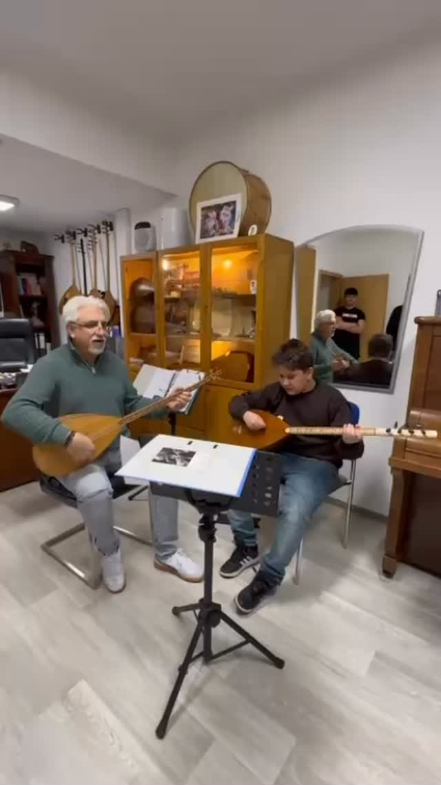 Nürnberg YC Musikinstitut 27. Yıl Saz Kursu ve Saz Satış www.yc-musikinstitut.com