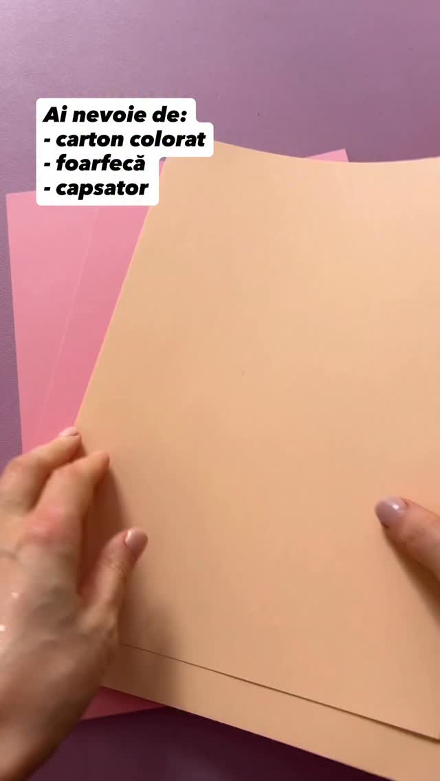 📌 Activitate potrivită pentru 4+, ușor de adaptat în funcție de vârstă.
O activitate simplă, delicată și foarte potrivită pentru a lucra împreună, în ritm de echipă. Din benzi de carton colorat, copiii creează inimioare care se transformă, pas cu pas, într-o ghirlandă veselă.
🤝 Propunere pentru lucru la grupă:
Fiecare copil realizează o inimioară, iar la final toate inimioarele sunt unite într-o singură ghirlandă, creată de întreaga grupă.
Este un mod excelent de a-i implica pe toți copiii într-un proiect comun, de a le arăta că fiecare contribuție contează și de a crea împreună ceva frumos, care poate fi expus în clasă ❤️
#gradinitaonline #activitaticopii #activitatipentrucopii #kidsactivities #activitiesforkids