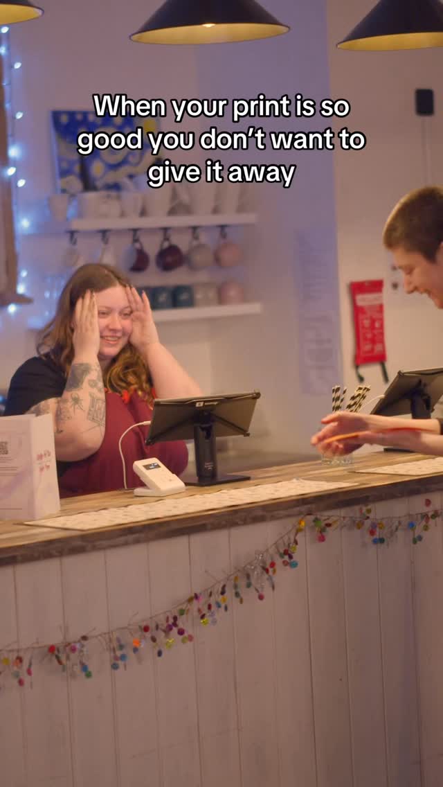 Everyone at our Ink & Drink events leaves impressed with their own creations!⭐️
With a drink in one hand and a lino carver in the other 🥂
Thank you @ed.jillings for capturing many wonderful moments at our event and @rachelsduncan your print is truly amazing!
#thingstodoinlondon #london #inkanddrink