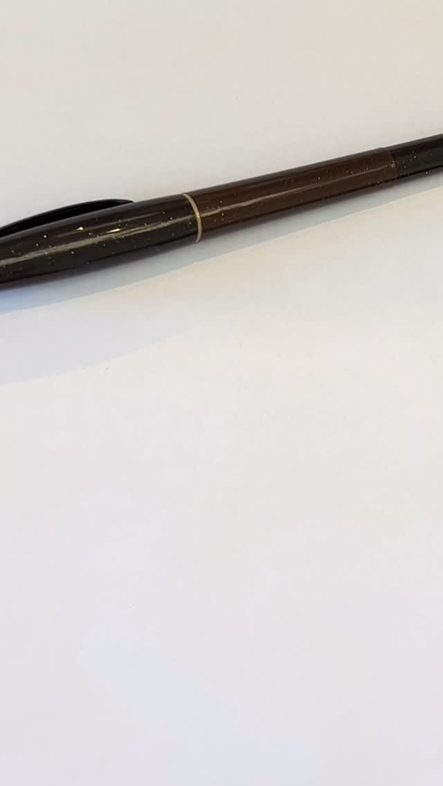 12 March is when our new Brush Pen for Book Lovers course begins.
Time to rescue those brush pens you carefully bought… and then quietly put in a drawer.
Over three weeks we’ll celebrate the books that stay with us long after the final page. The lines we underline, the titles we love!
We’ll use those favourite quotes and book titles as the starting point for your calligraphy, turning reading into making.
Each week you’ll create a finished piece:
• a bookmark to tempt you back into your book
• a greeting card inspired by a book jacket
• and a final illustrated bookshelf artwork
It’s about enjoying the process, having a reason to sit down and be creative again, and taking a quiet hour for yourself.
Bring the pens you already own and use them in create and enjoyable ways x @kindlettering #brushpen #brushcalligraphyvideo #calligraphyideas