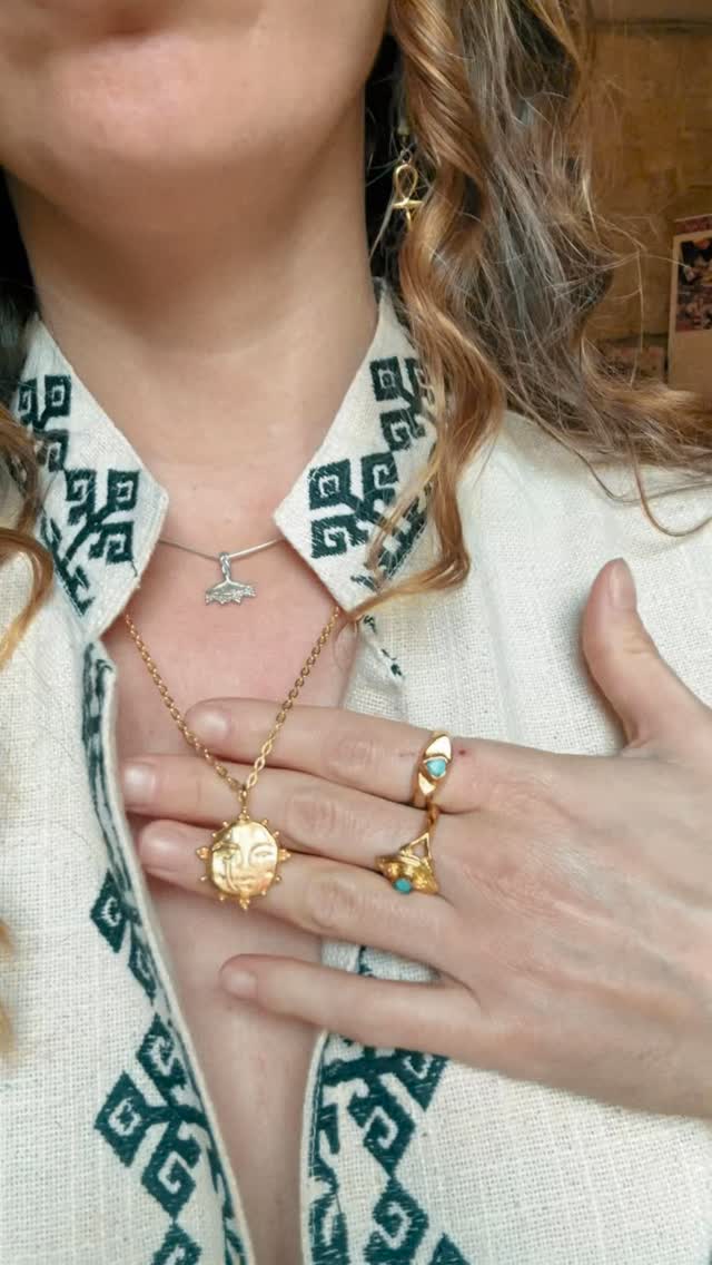 Trying on our jewelry at our Barcelona point of sale ✨ At @madamemelon.store where every piece shines a little brighter in person. Come discover our collection of ancient treasures 💫
#jewelry#jewels #ancientjewelry #handmadejewelry #spiritualjewelry