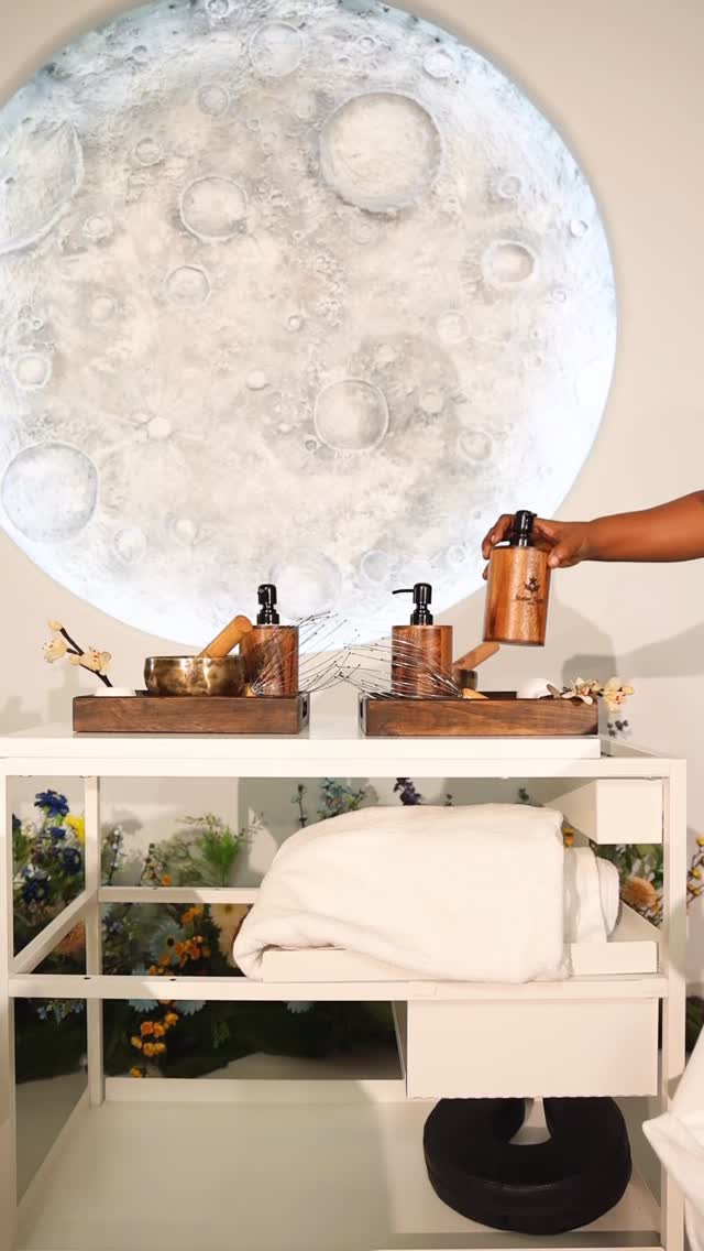 Rest, without leaving home.
Private in-home massage delivered with care and discretion.
Dubai · Ladies & couples only
Book via WhatsApp