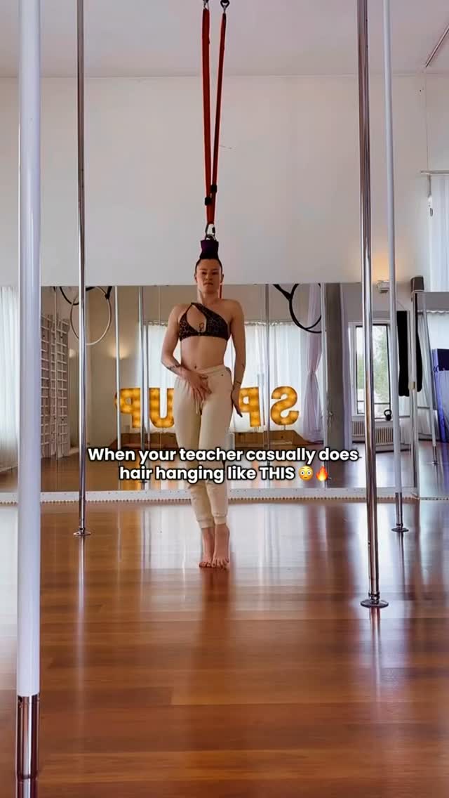 This is @tamseldieamsel ✨
Strong, inspiring & an amazing teacher we are so proud to have in our team!
#hairhanging #poledancer